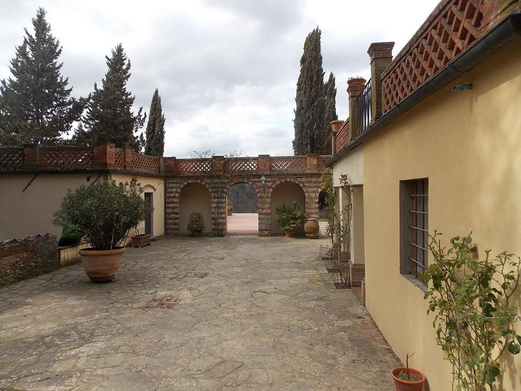 Vendesi elegante villa a San Casciano in Val di Pesa (FI)