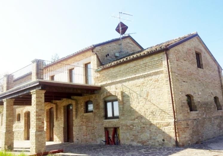 Casale in vendita ad Acquaviva Picena con vista mare