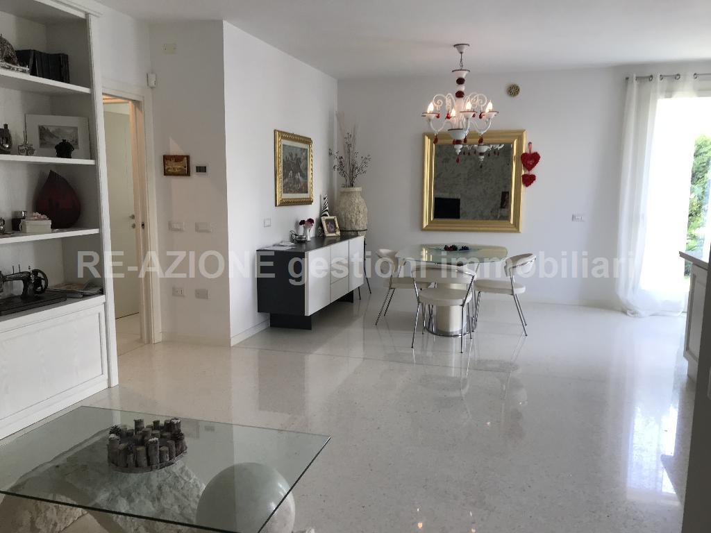 Villa Unifamiliare - Indipendente DUEVILLE affitto   Via Reonda RE-AZIONE gestioni immobiliari