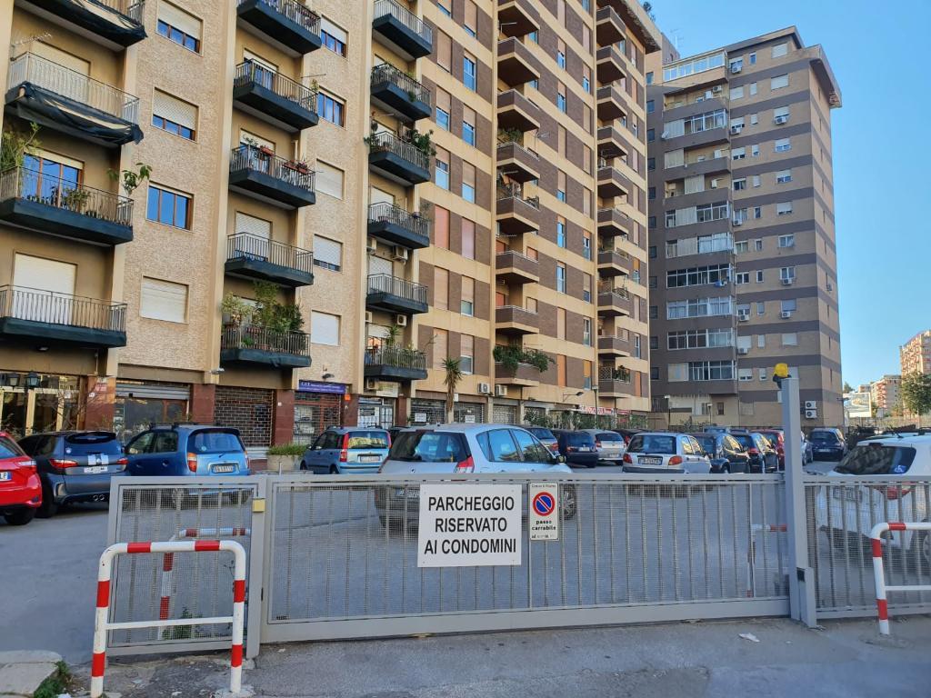 Negozio - Loc.Com. PALERMO vendita   Via delle Alpi Punto Casa di Claudio Costantino