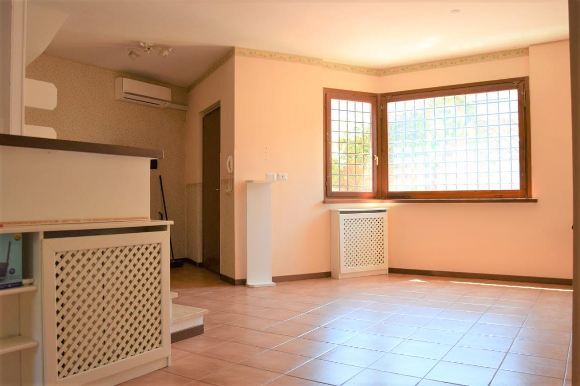 Villa Affiancata - Schiera ROMA vendita  LA GIUSTINIANA(ZONA DELLA XX MUN.) via Vincenzo Tieri SAMO ITALIA SRL