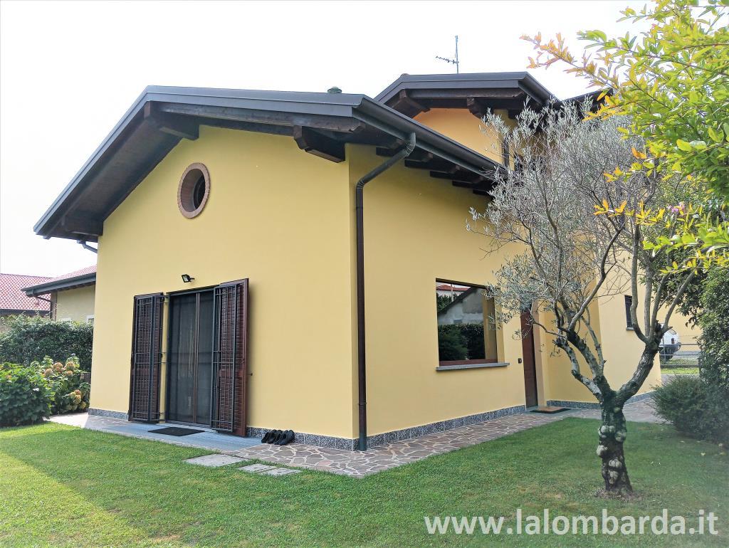 Villa CASATENOVO vendita   via del Torchio LA LOMBARDA TECNO IMMOBILIARE SRL