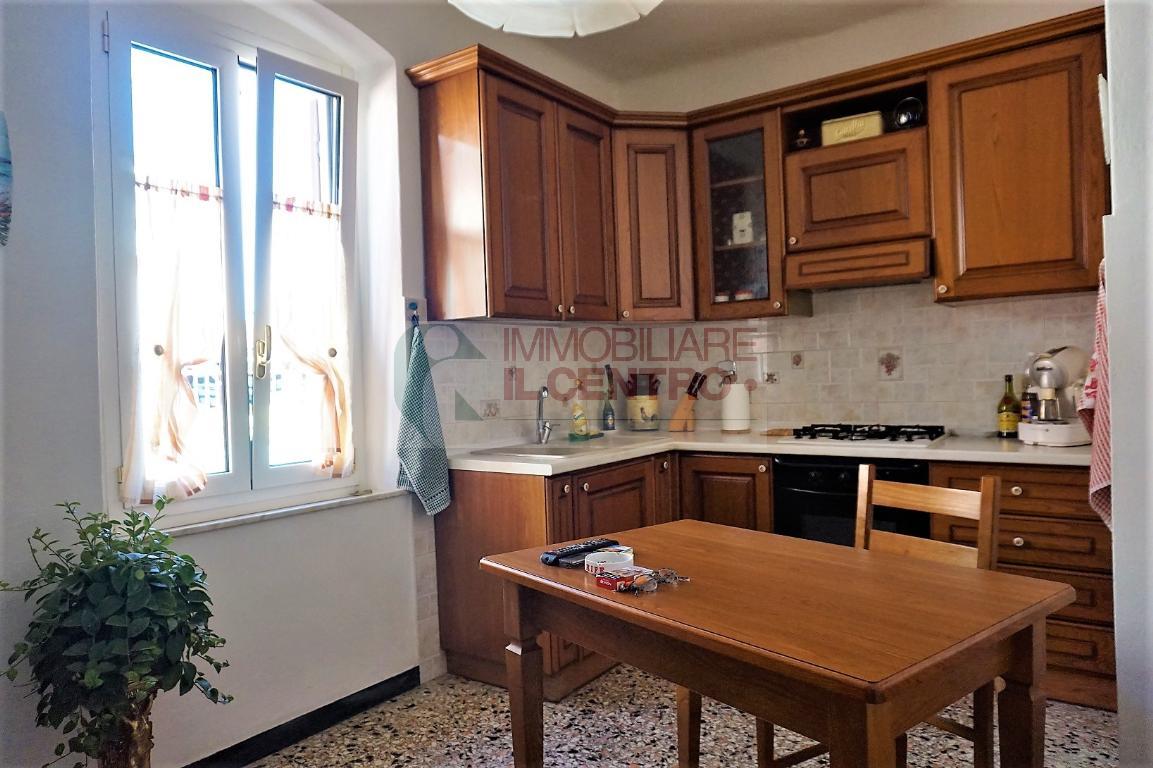  sarzana vendita quart:  il centro immobiliare snc di stefano santi
