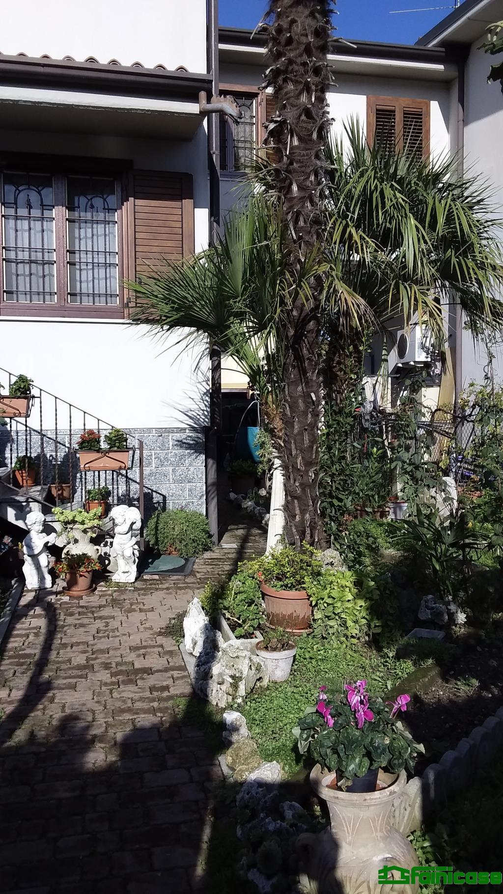Villa Affiancata - Schiera SETTALA vendita    Faini Case