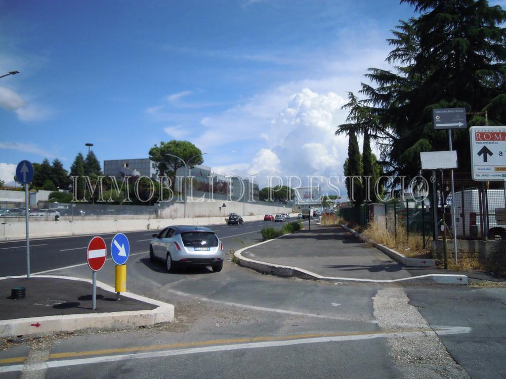 Negozio - Loc.Com. ROMA vendita  TIBURTINO (III MUN.) Via Zoe Fontana IMMOBILI DI PRESTIGIO SRL