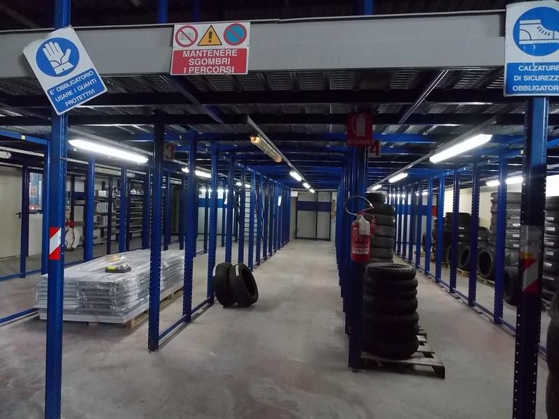 Vendesi capannone commerciale a Colonnella (TE)