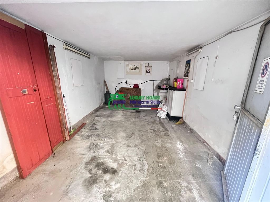 Garage in Vendita