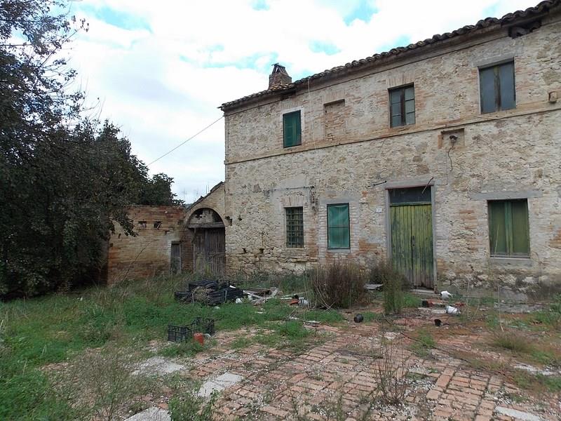 Casale in vendita a Campofilone con terreno