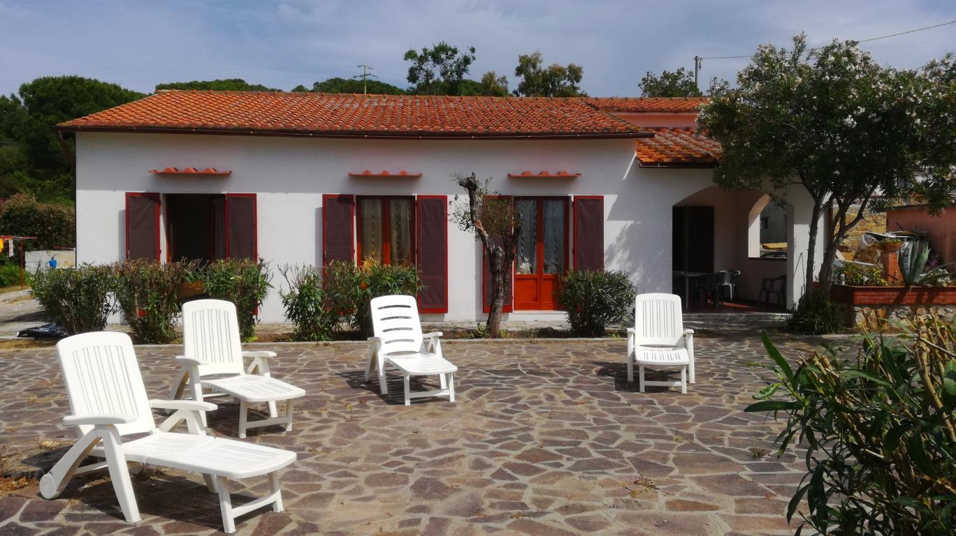 Villa CAPOLIVERI vendita    LA DOMUS SRL