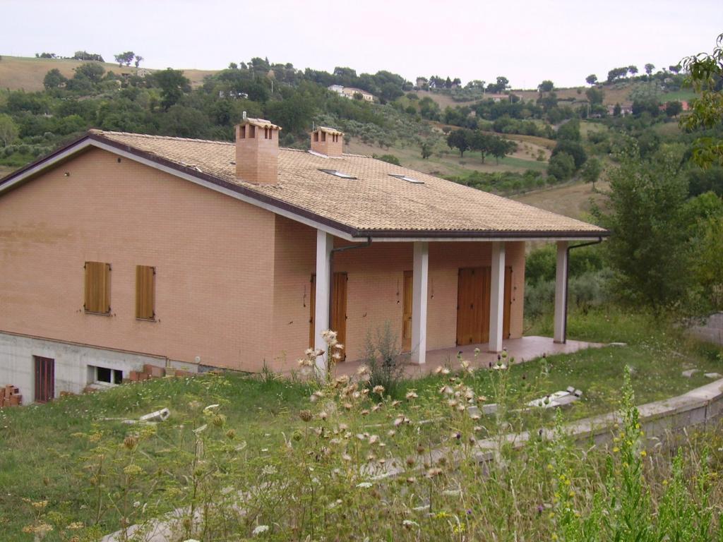 Vendesi villino a Tolentino (MC)