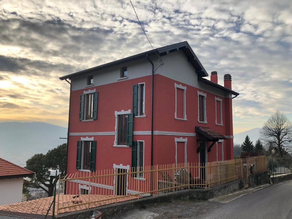 Villa Unifamiliare - Indipendente CALOLZIOCORTE vendita   via Carenno Agenzia Immobiliare Metroquadro