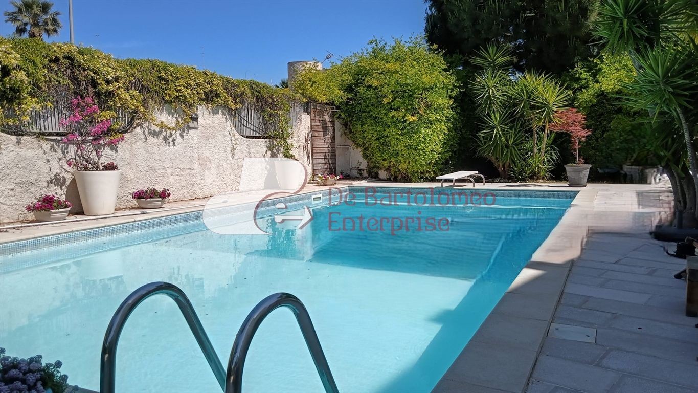 Villa in Vendita