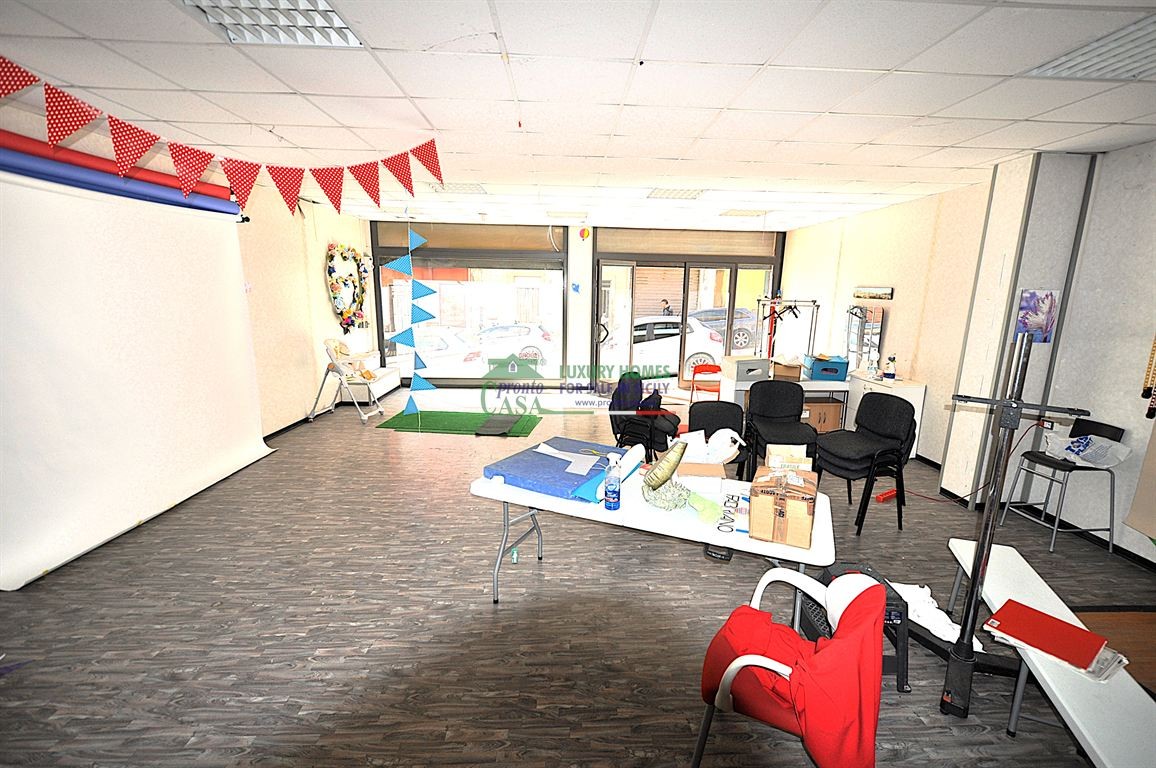 Magazzino in Vendita