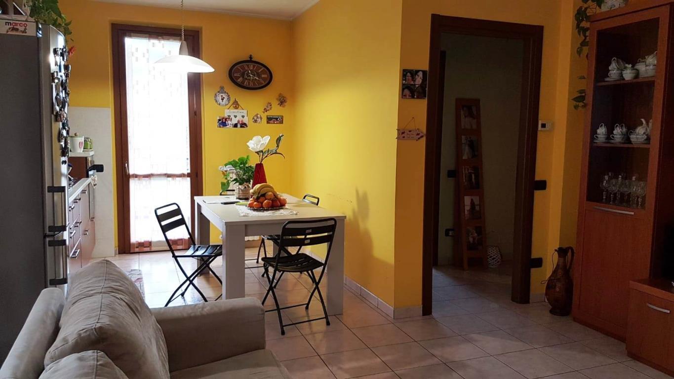 Appartamento LOCATE VARESINO vendita   Via Madonnetta Giglio Immobiliare di Lorenzo Degl