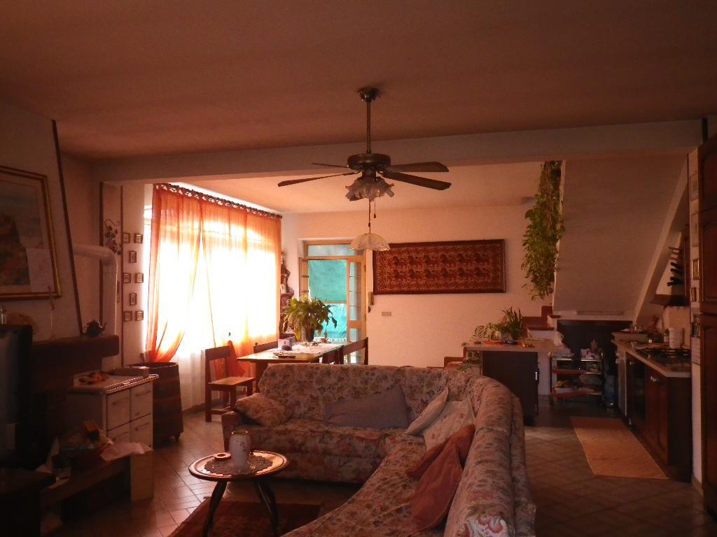  sarzana vendita quart:  il centro immobiliare snc di stefano santi