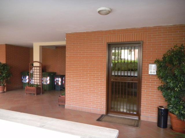 Appartamento ROMA vendita  LAURENTINA VIA BRUNO DE FINETTI LA DOMUS SRL