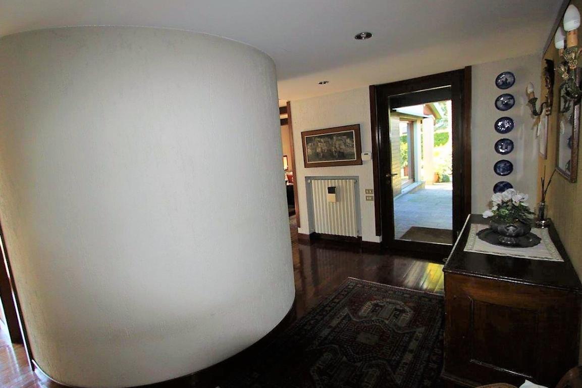 Villa CARNATE vendita   Via Perosi Immobiliare Brianza Sas