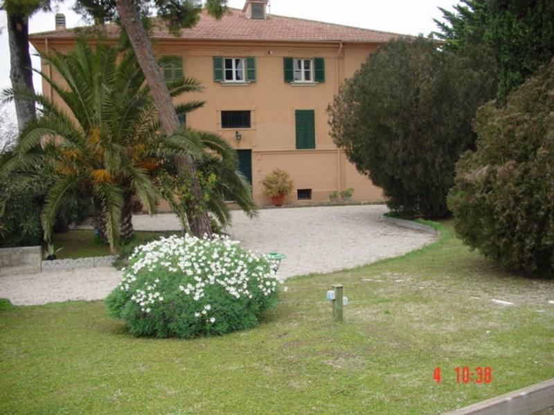 Rif. LC1651 Villa in vendita ad Alba Adriatica con giardino