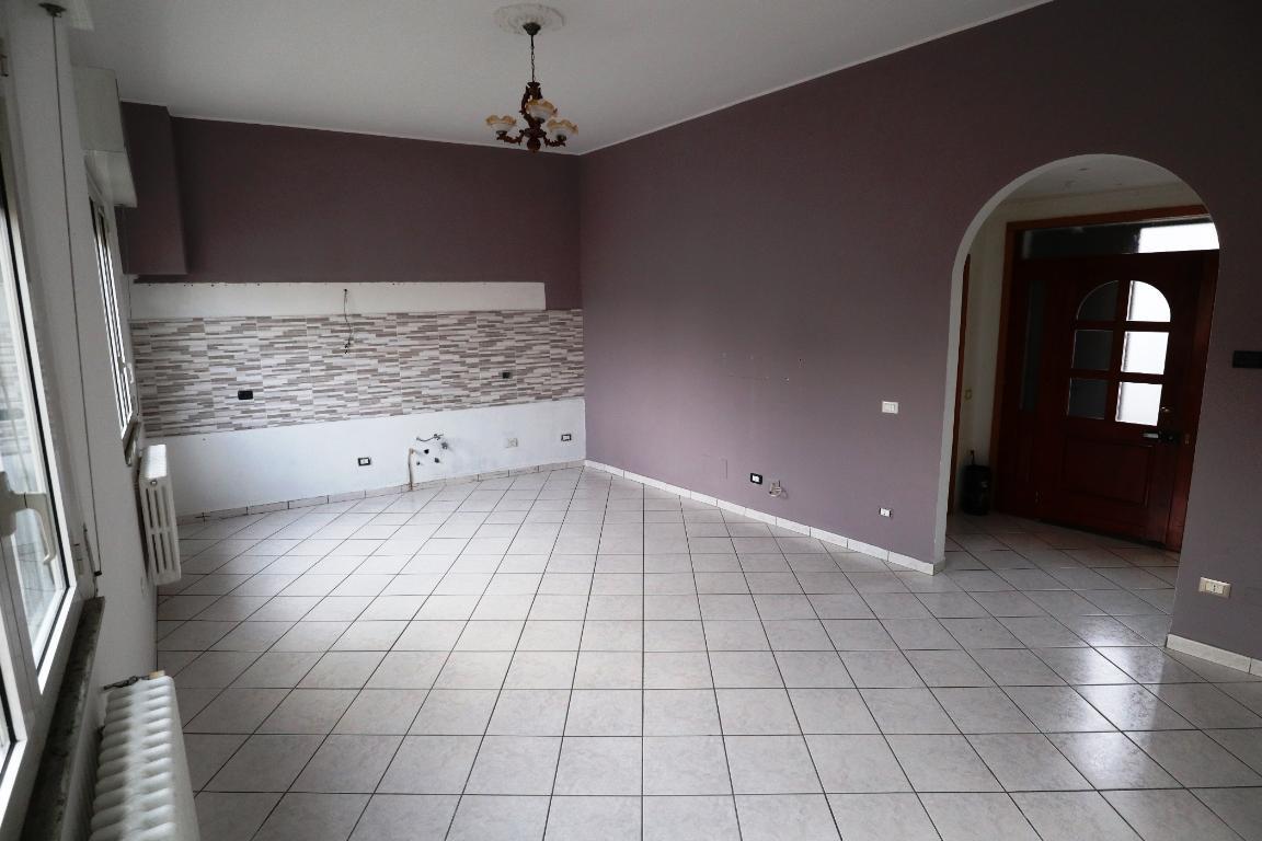 Appartamento MARIANO COMENSE vendita   Via XX Settembre air servizi immobiliari