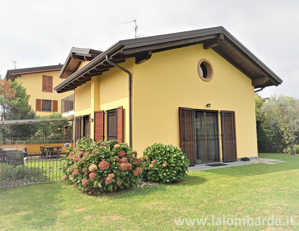Villa CASATENOVO vendita   via del Torchio LA LOMBARDA TECNO IMMOBILIARE SRL