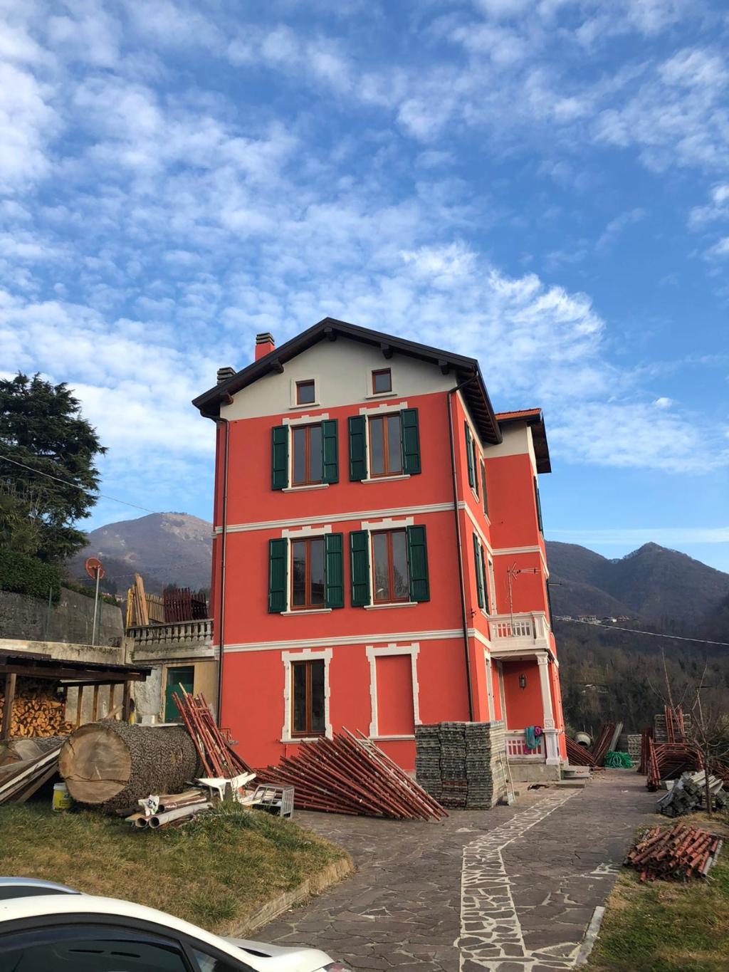 Villa Unifamiliare - Indipendente CALOLZIOCORTE vendita   via Carenno Agenzia Immobiliare Metroquadro