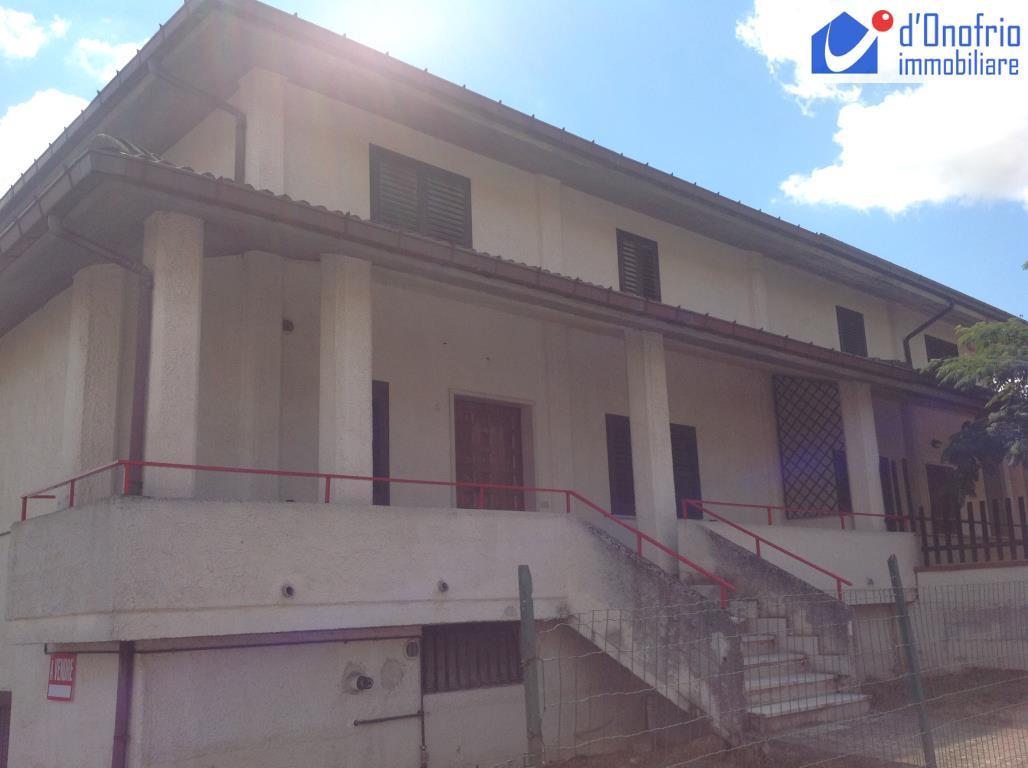 Villa VINCHIATURO vendita   VIA GIARDINI STUDIO IMMOBILIARE  d