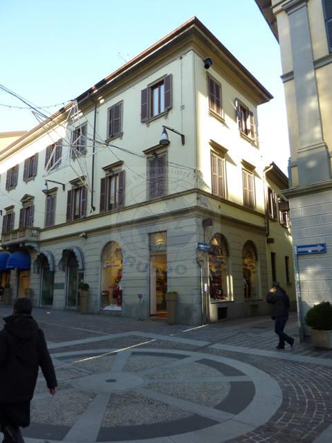  monza affitto quart: centro amoruso-immobiliare