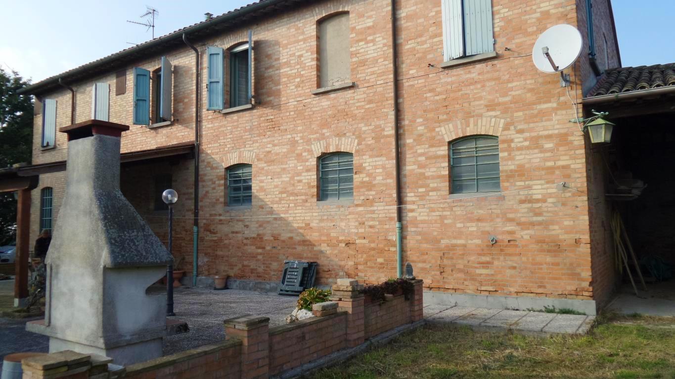  ravenna vendita quart: santo stefano cavour casa sas di savorani gabriella