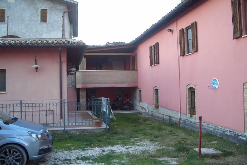 Vendesi due case indipendenti ad Ascoli Piceno