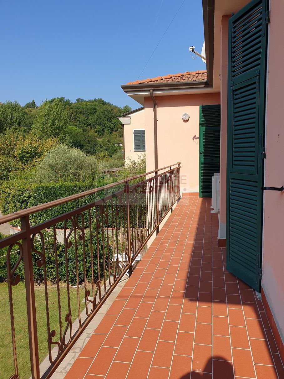  sarzana vendita quart:  il centro immobiliare snc di stefano santi