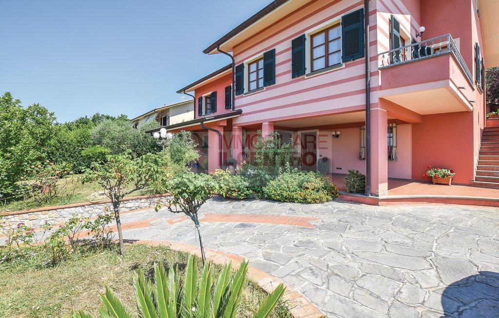  sarzana vendita quart:  il centro immobiliare snc di stefano santi