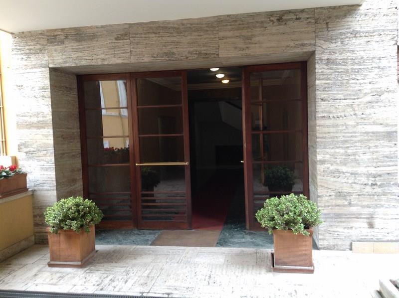 Vendesi ampio e prestigioso appartamento in zona Parioli a Roma