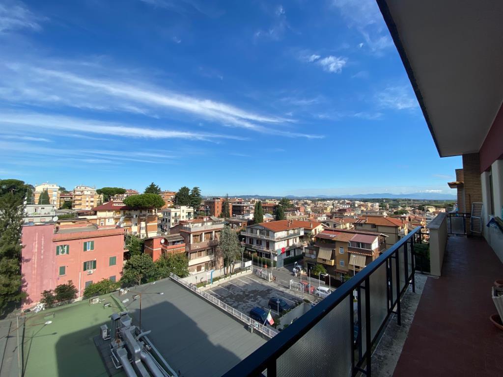 Appartamento ROMA vendita  TOMBA DI NERONE (ZONA DELLA XX MUN.) Via Caprarola IMMOBILI DI PRESTIGIO SRL