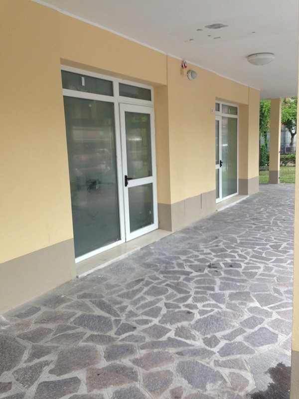Negozio - Loc.Com. RAVENNA affitto  LIDO ADRIANO VIA ALFIERI S.CO.R. RAVENNA SRL
