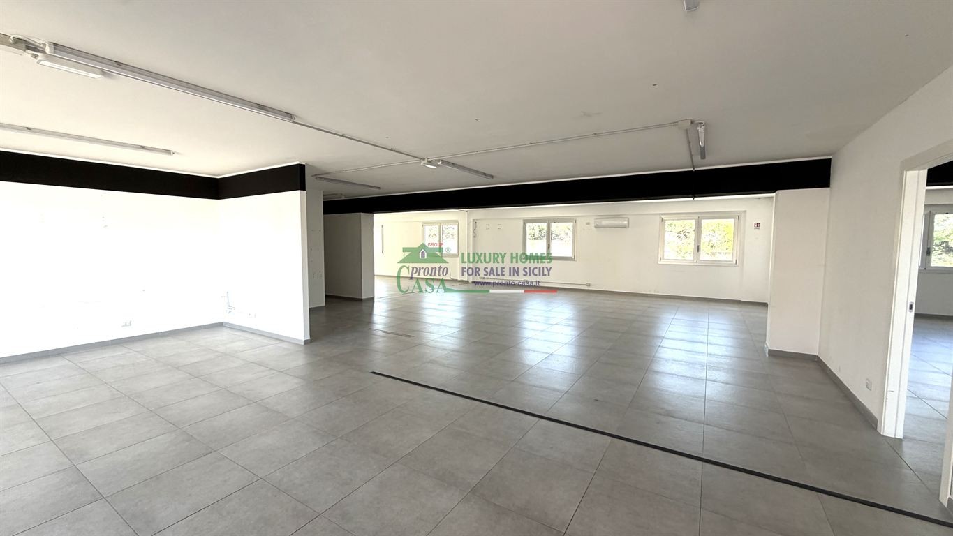 Locale Comm.le in Affitto