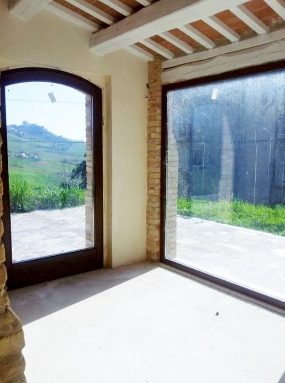 Casale in vendita ad Acquaviva Picena con vista mare