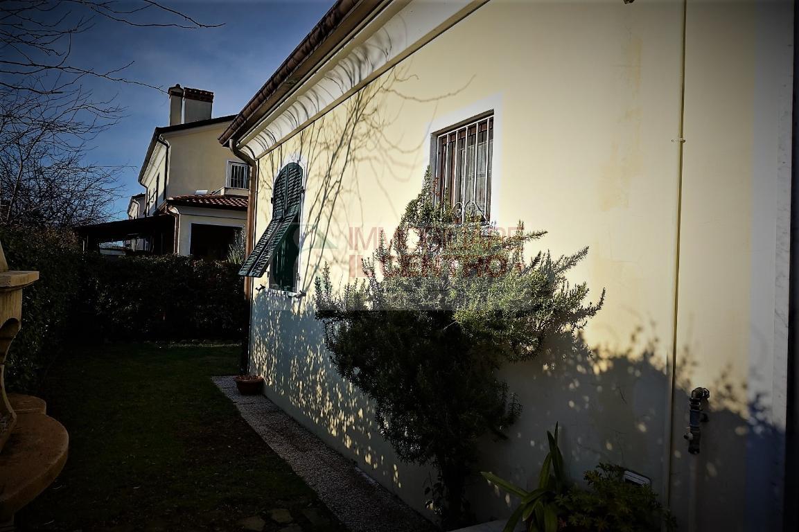  sarzana vendita quart:  il centro immobiliare snc di stefano santi