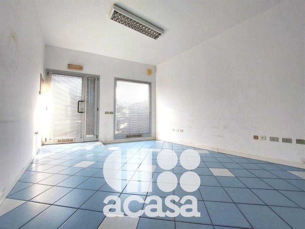 Negozio in Affitto