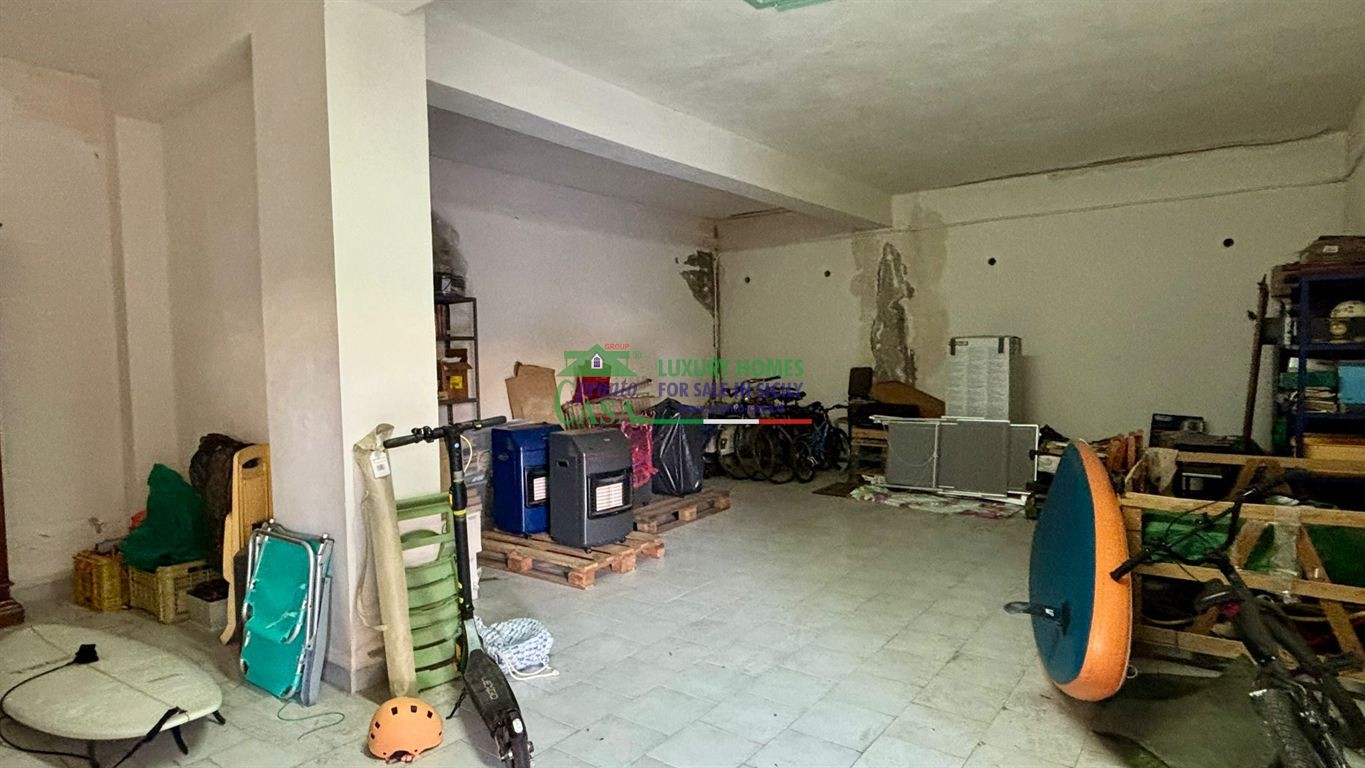 Garage in Vendita