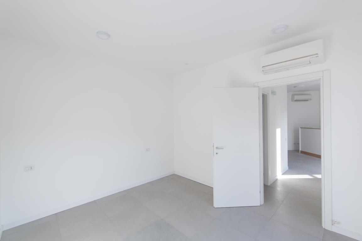 Appartamento ROMA vendita  BRAVETTA viale Luigi Moretti LA DOMUS SRL