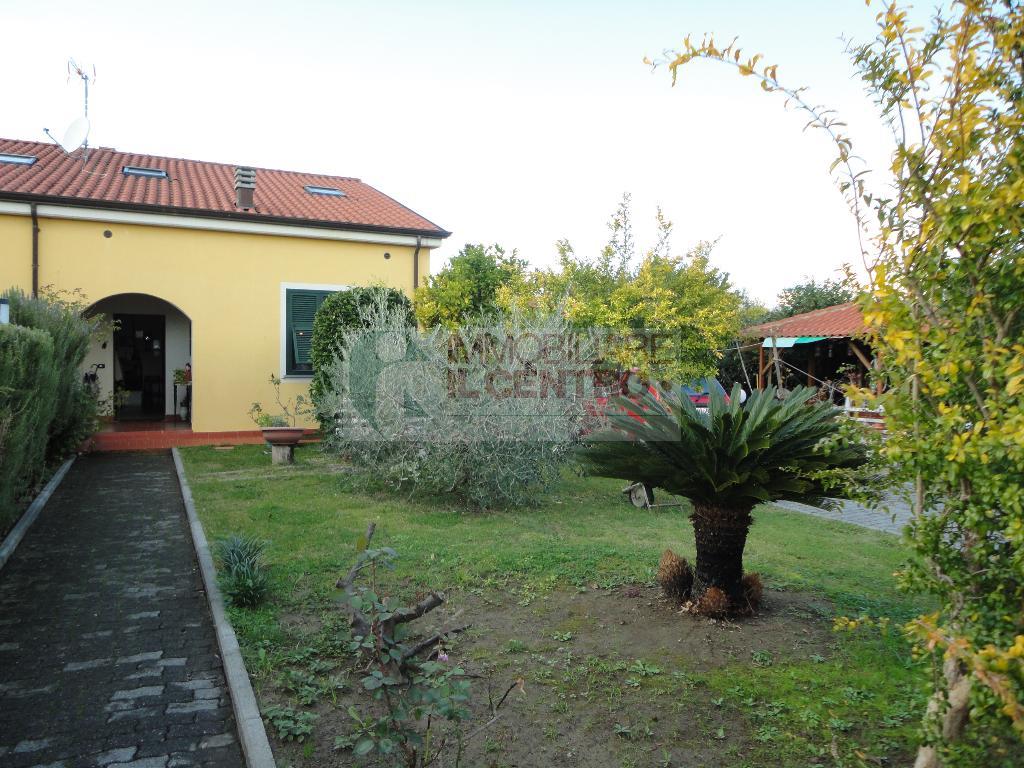  sarzana vendita quart:  il centro immobiliare snc di stefano santi