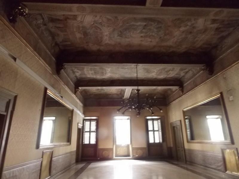 Affittasi ufficio con soffitti affrescati in zona Piazza del Ges� a Roma
