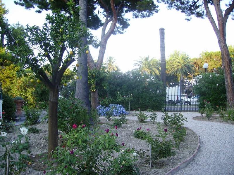 Villa in vendita a Grottammare con giardino