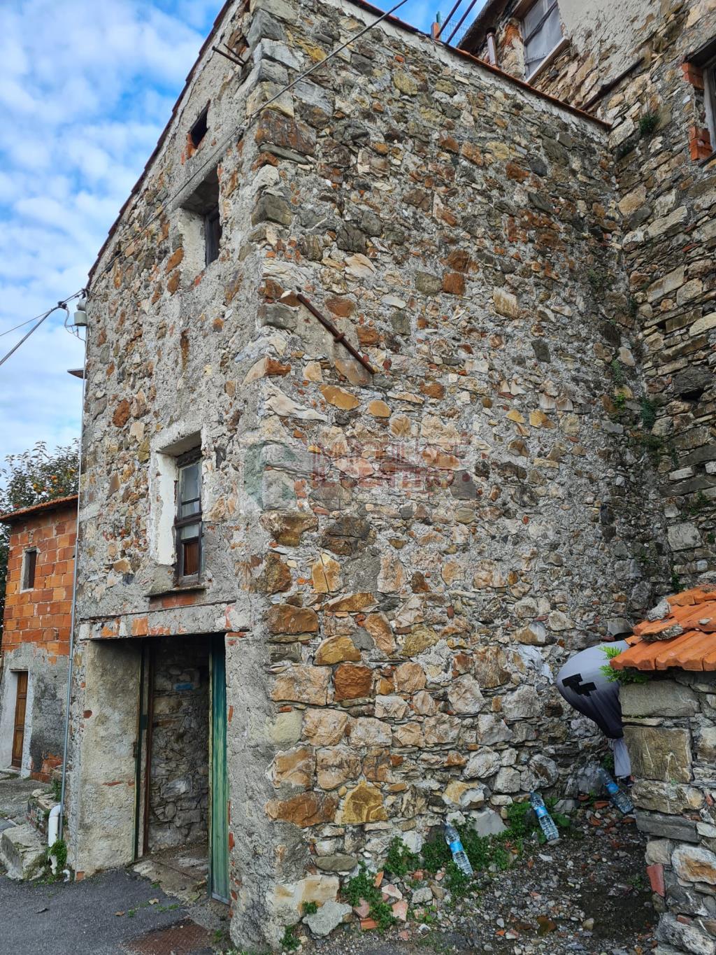  santo stefano di magra vendita quart:  il centro immobiliare snc di stefano santi