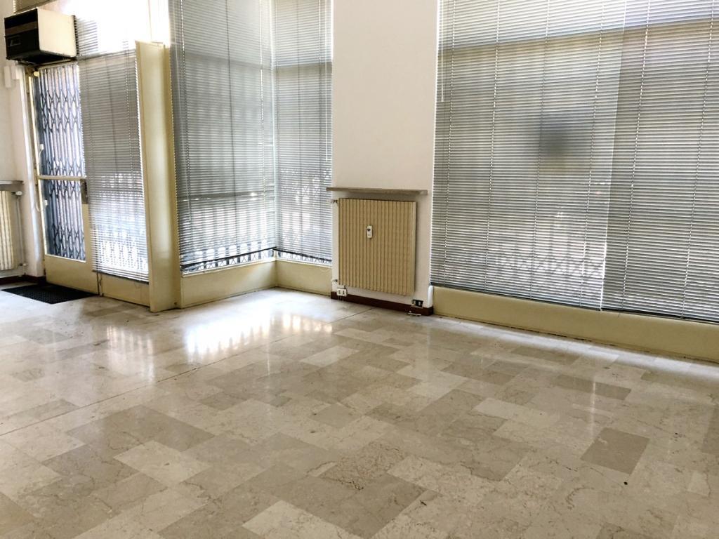 Negozio - Loc.Com. LECCO vendita   Via Papa Giovanni XXIII Lisolago Servizi Immobiliari