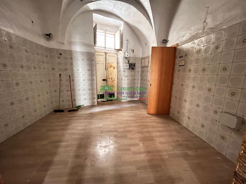 Magazzino in Affitto