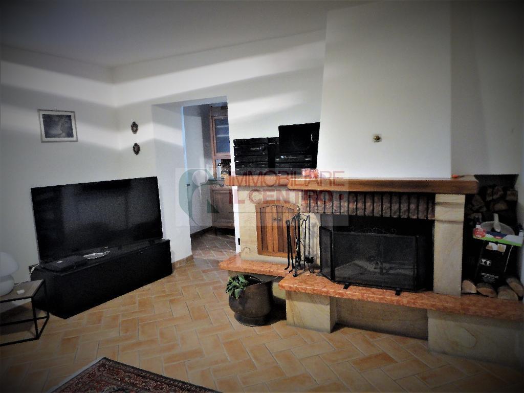  sarzana vendita quart:  il centro immobiliare snc di stefano santi