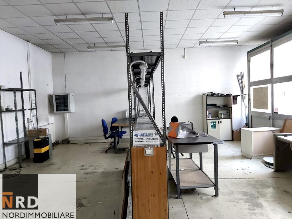 Negozio - Loc.Com. MANTOVA affitto   via Verona Nordimmobiliare Mantova Sas