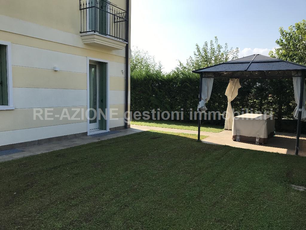 Villa Unifamiliare - Indipendente DUEVILLE affitto   Via Reonda RE-AZIONE gestioni immobiliari