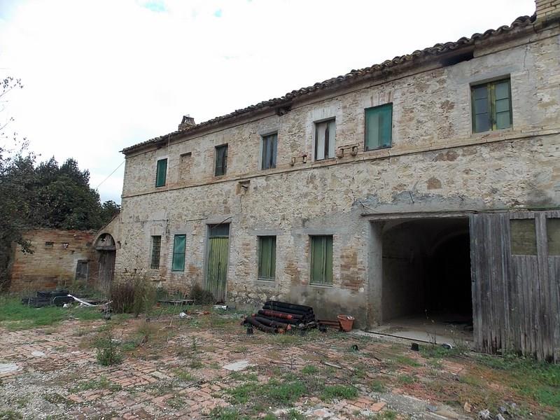 Casale in vendita a Campofilone con terreno